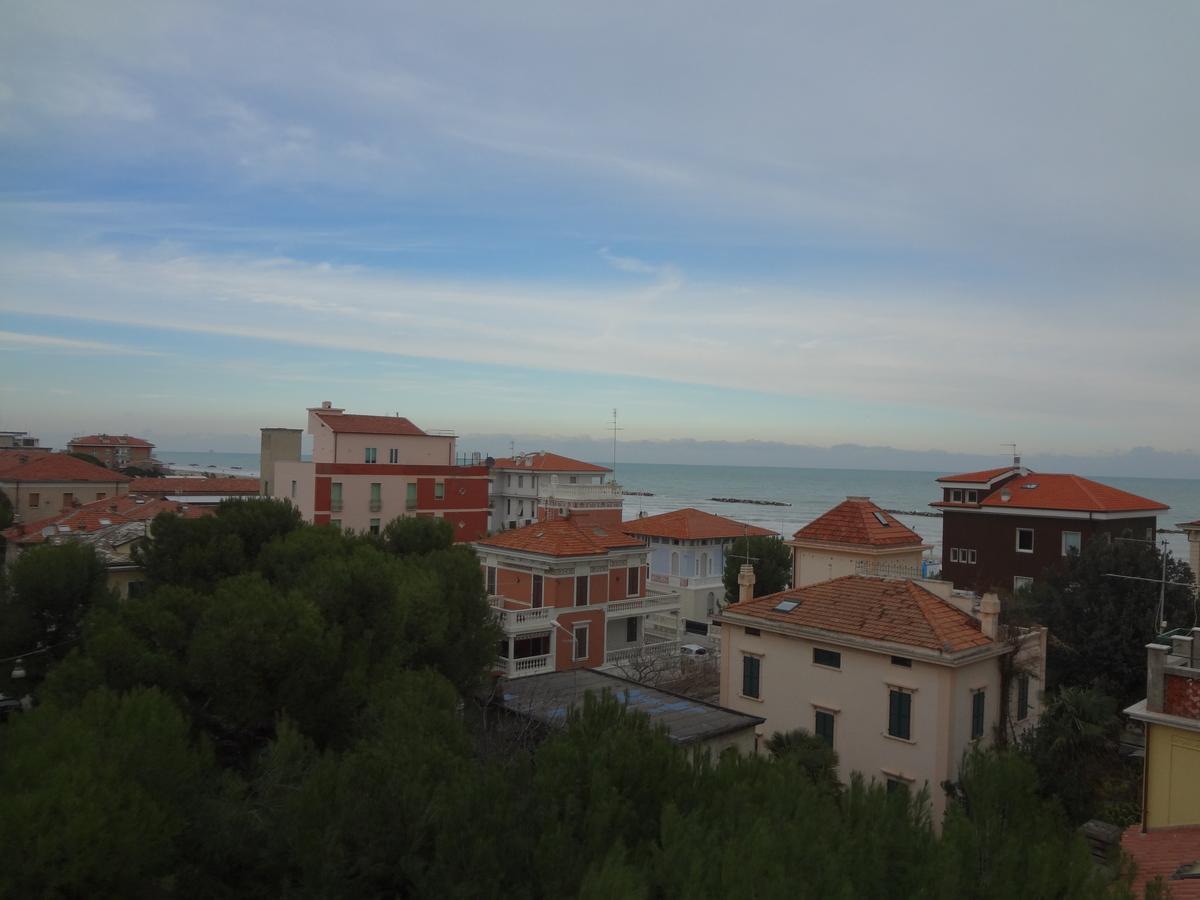 Hotel Nettuno Porto San Giorgio Exterior foto